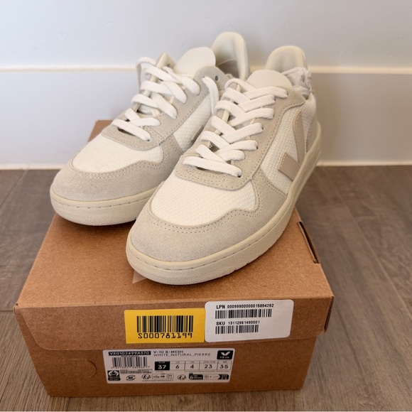 Veja V-10 B-mesh and Leather women’s sneaker (EU37) NWIB/NWT - Picture 3 of 7